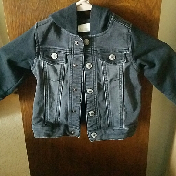 Adorable jean jacket - Picture 2 of 4